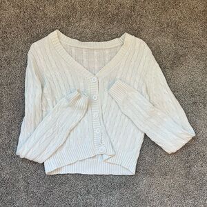 WHITE CABLE KNIT SWEATER SIZE MEDIUM
